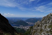 62 Vista sui laghi di Lecco e Brianza con Monte Barro